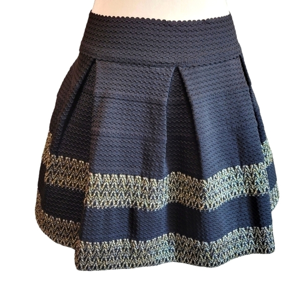 GINGER G Anthropologie Black Mini Skirt With Gold Thread Detail Sz L - Picture 1 of 7